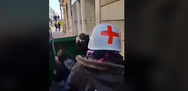 «Gilets jaunes»: Des CRS ont-ils tiré sur la Croix-Rouge?
