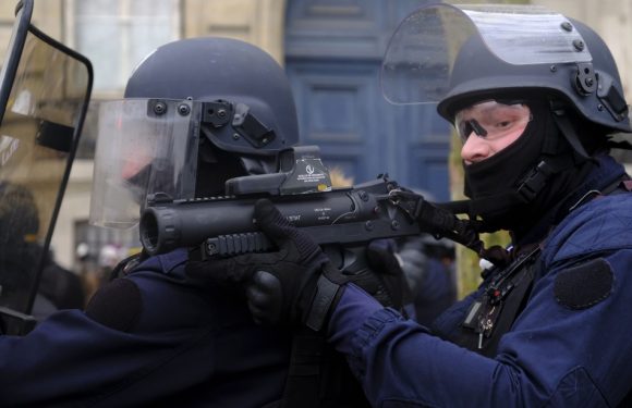 VIDEO. «Gilets jaunes»: Les forces de l&rsquo;ordre qui utilisent des lanceurs de balle de défense seront équipées de caméras-piétons