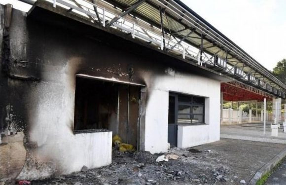 VIDEO. «Gilets jaunes» : Ce que l&rsquo;on sait sur l&rsquo;incendie de la barrière de péage de Bessan