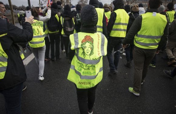 « Gilets jaunes » : A quoi sont dus les onze décès évoqués par Emmanuel Macron ?