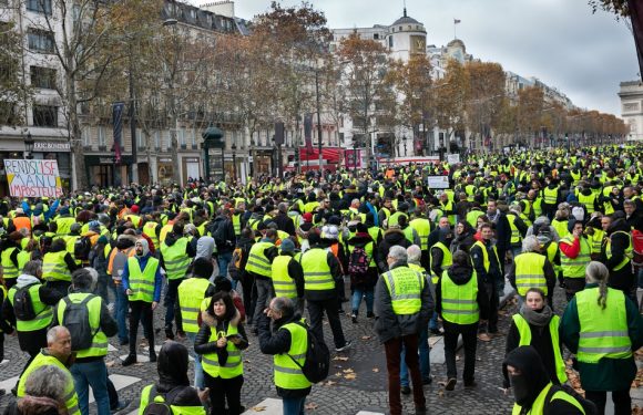 Grève, «nuit jaune», site, liste… Comment les «gilets jaunes» s’organisent pour durer