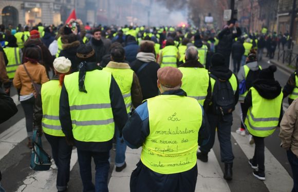 AUDIO. «Minute Papillon!»: «Gilets jaunes» à Bourges, boulette par SMS dans un lycée de Rodez, Mondial de Handball