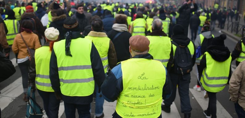 AUDIO. «Minute Papillon!»: «Gilets jaunes» à Bourges, boulette par SMS dans un lycée de Rodez, Mondial de Handball