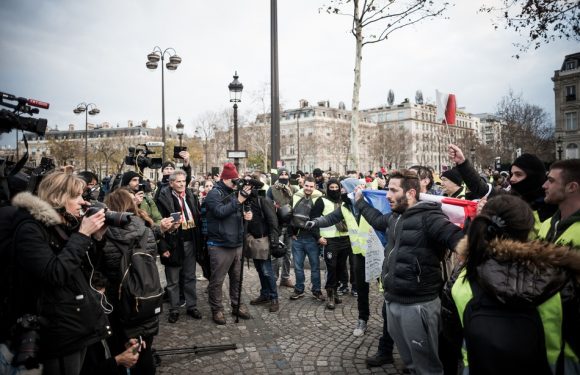 Deux agents de protection de journalistes témoignent des violences de certains «gilets jaunes»