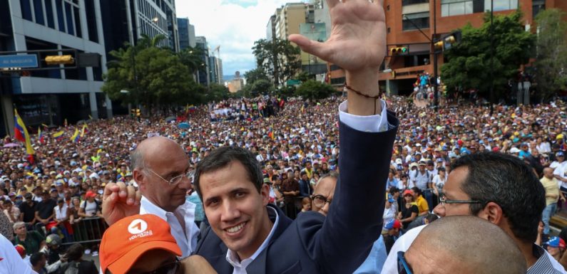Washington sanctionne le Venezuela et appelle l’armée à respecter le transfert du pouvoir