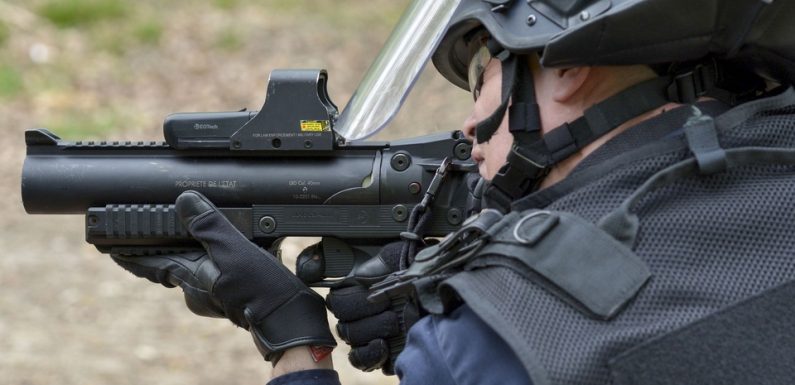 Lanceurs de balle de défense: Est-ce une bonne idée d’équiper les forces de l’ordre avec des caméras-piétons?