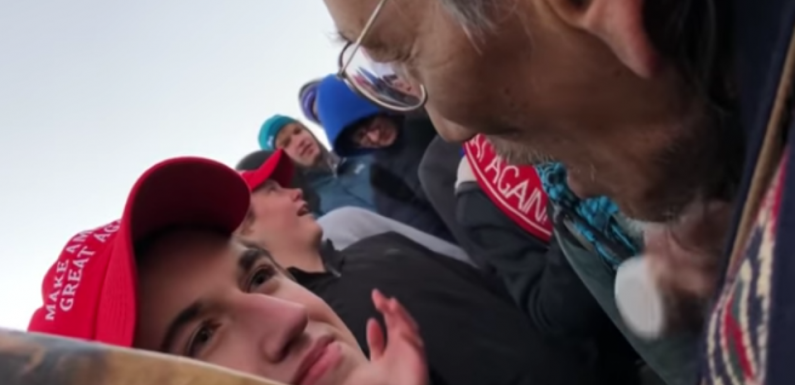 VIDEO. Etats-Unis: Des lycéens pro-Trump se moquent d&rsquo;un vétéran amérindien qui manifestait