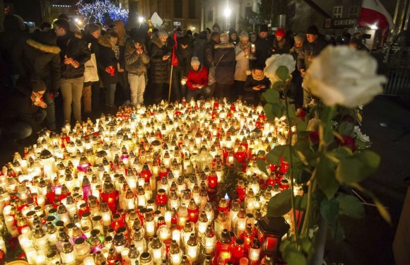 VIDEO. Des milliers de Polonais rendent hommage au maire de Gdansk assassiné