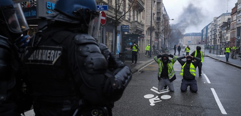 «Gilets jaunes» à Strasbourg: Un adolescent blessé au visage en marge de la manifestation