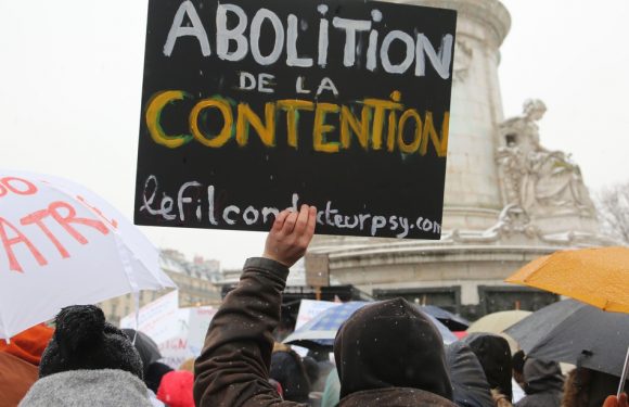 Mobilisation en psychiatrie: La contention des patients, symbole du manque de moyens?