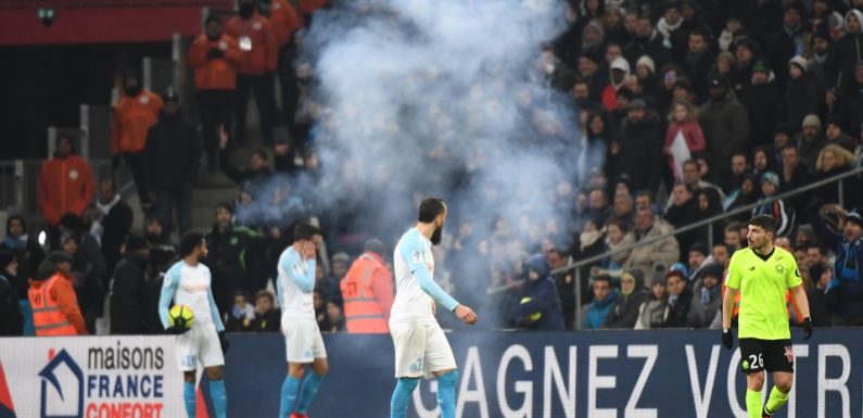 OM: Le club porte plainte contre X après le jet d’un pétard sur deux joueurs marseillais contre Lille