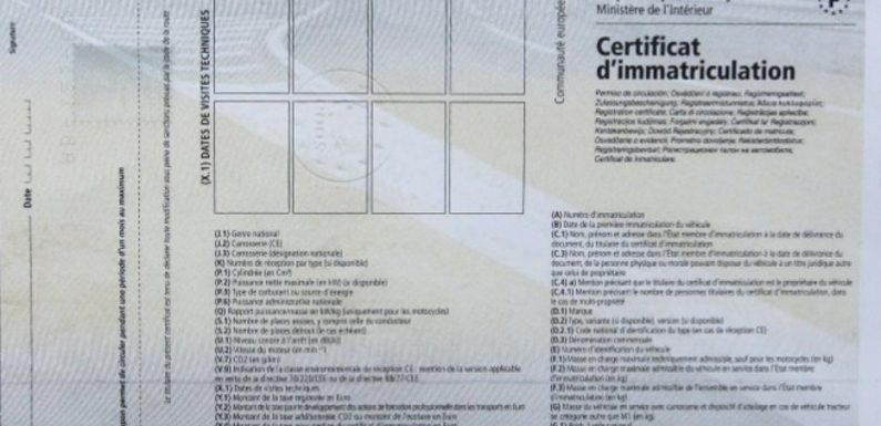 Seine-et-Marne: Leur usine va fermer, les salariés brûlent leur stock de papier sécurisé pour cartes grises