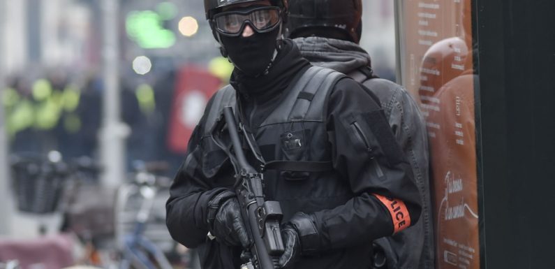 «Faudra-t-il des morts?» La justice appelée à arbitrer l’usage controversé des lanceurs de balles de défense