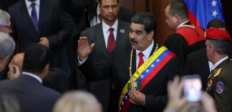 Crise au Venezuela: Maduro, soutenu par l’armée, accuse les Etats-Unis
