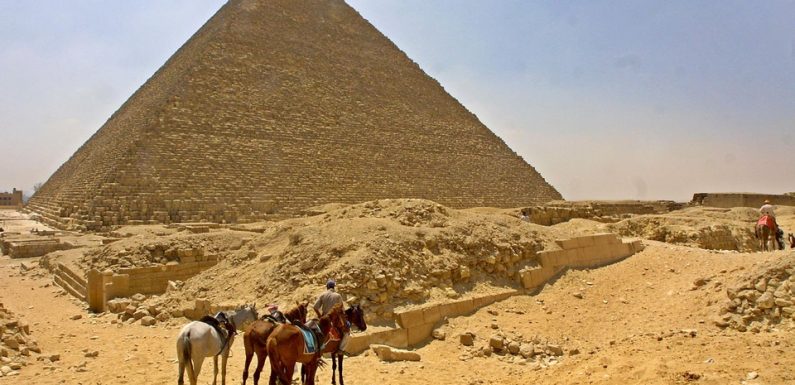 Pyramides d’Egypte: Un égyptologue décrypte la vidéo de Squeezie