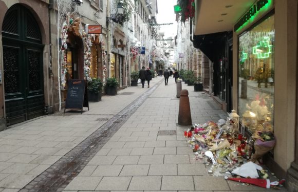 Attentat à Strasbourg: Un mois après, les lieux mémoriels vont-ils rester longtemps dans la ville?