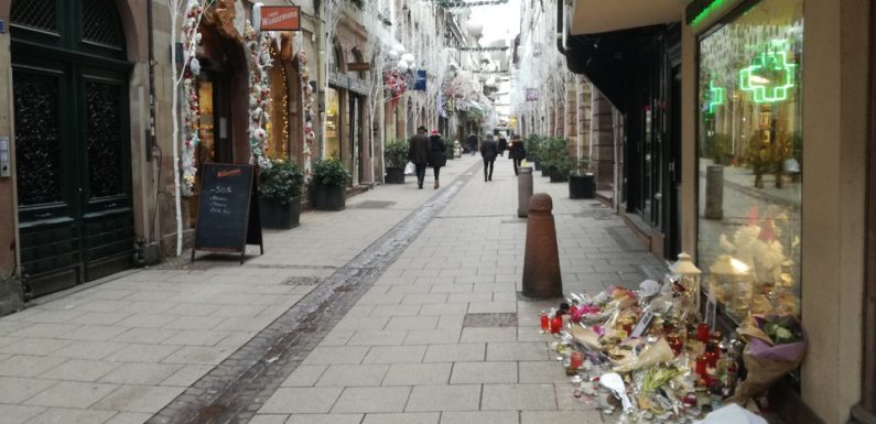 Attentat à Strasbourg: Un mois après, les lieux mémoriels vont-ils rester longtemps dans la ville?
