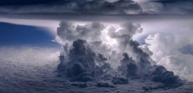 VIDEO. Orages, nuages… Les époustouflantes photos de tempêtes prises par un pilote équatorien