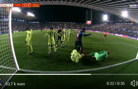 VIDEO. «Actor studio»: La double simulation grotesque de Busquets et Cillessen lors de la défaite du Barça à Levante
