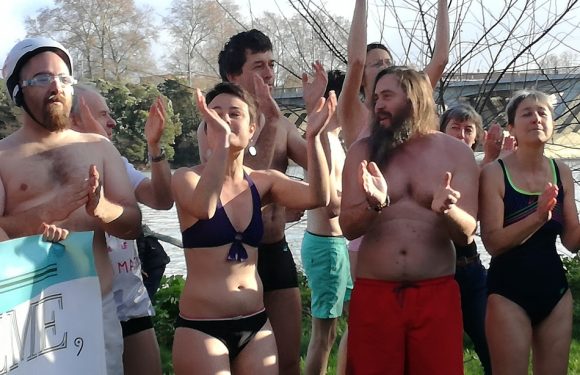 VIDÉO. Toulouse : Le réchauffement climatique leur fait froid dans le dos, ils se mettent en maillot