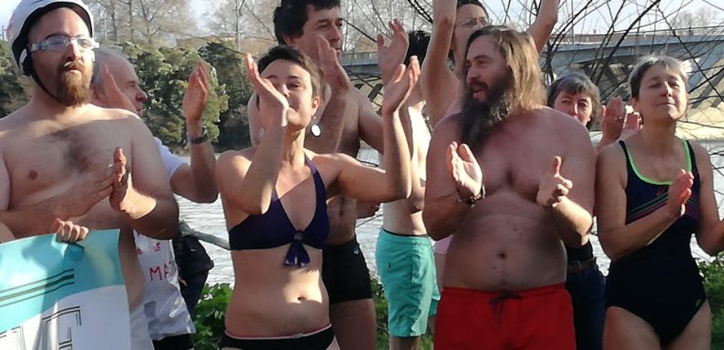 VIDÉO. Toulouse : Le réchauffement climatique leur fait froid dans le dos, ils se mettent en maillot
