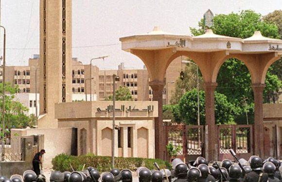 Egypte: Une étudiante exclue de l&rsquo;université pour avoir enlacé un garçon