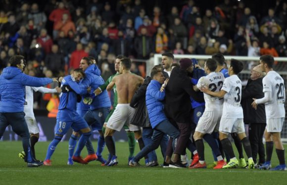 VIDEO. Coupe d&rsquo;Espagne: Valence retourne Getafe dans les arrêts de jeu, bagarre générale pour fêter ça