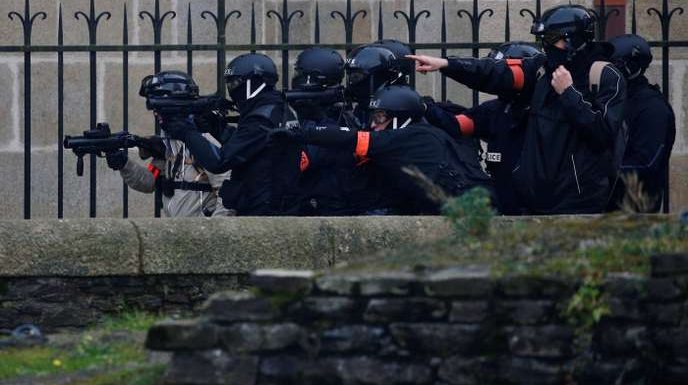 L’usage controversé du lanceur de balles de défense sera étudié par le Conseil d’Etat mercredi