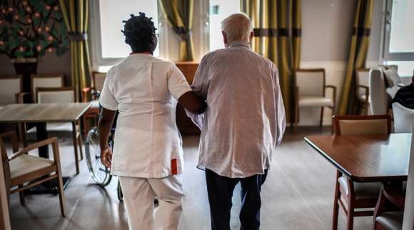 Ehpad : « Par le manque de disponibilité, on met les résidents en danger »