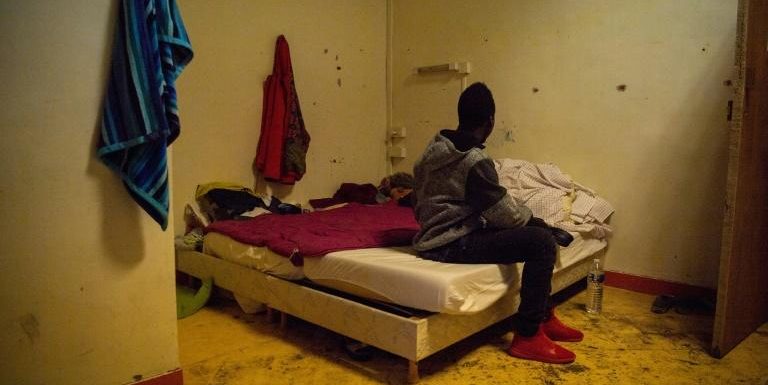 La galère des mineurs étrangers à Marseille, ballottés de la rue à l’hôtel