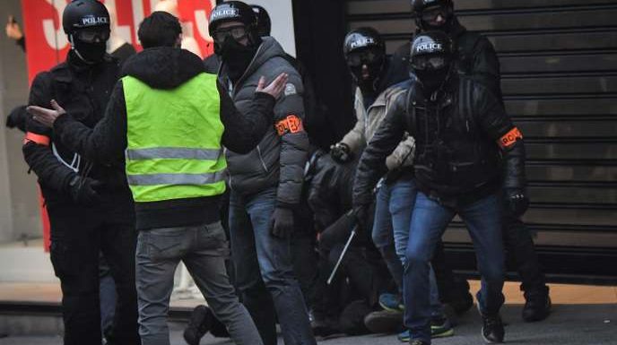 Maintien de l’ordre en manifestation : la France à l’écart des initiatives européennes pour une « désescalade »