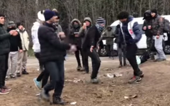 Calais (62) : face au Brexit, les ONG qui viennent en aide aux migrants craignent le chaos