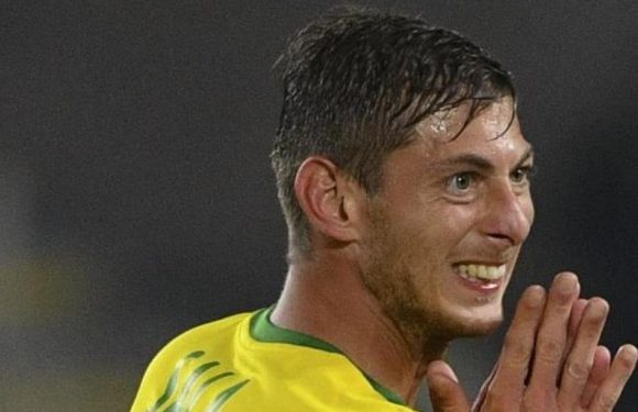 Disparition d’Emiliano Sala: «Nous avons pris la difficile décision d’arrêter les recherches», annonce la police