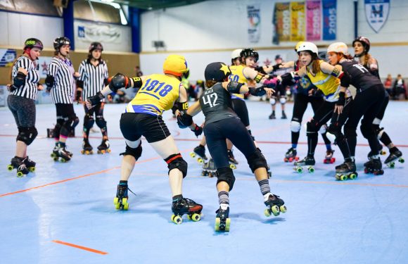 Roller derby : des féministes à roulettes