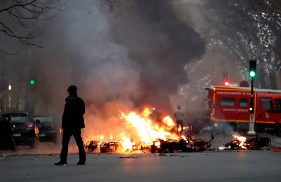 50.000 « gilets jaunes » dans la rue, heurts à Paris et en régions