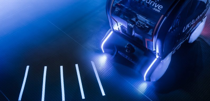 Jaguar imagine une voiture autonome qui projette au sol son trajet à venir