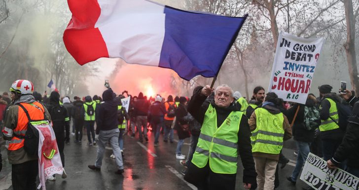 Les « Gilets jaunes » de nouveau dans la rue malgré le lancement du débat national