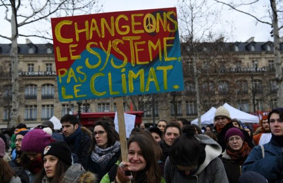 A Paris, une agora pour le climat mobilise des jeunes