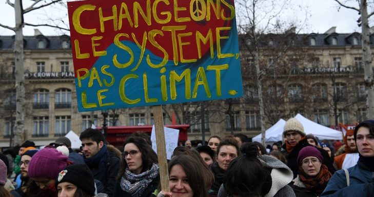 A Paris, une agora pour le climat mobilise des jeunes