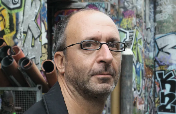 J-C Michéa : « en 1972 […] c’était un privilège de vivre en banlieue […] c’était pas du tout une politique de ghetto, de relégation, c’était le contraire »