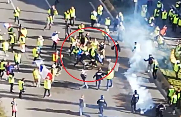 Une nouvelle vidéo montre le commandant de police de Toulon frappé par des « gilets jaunes »