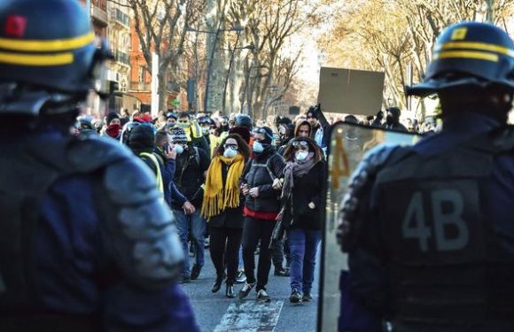 «Gilets jaunes» : les forces de l&rsquo;ordre se préparent au pire