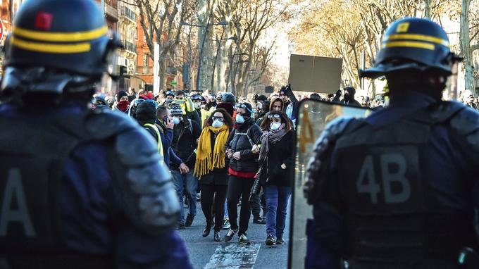 «Gilets jaunes» : les forces de l’ordre se préparent au pire