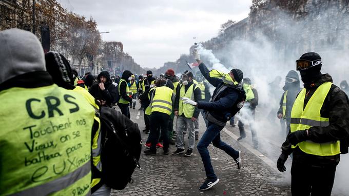 «Gilets jaunes» : un clip de rap, vu deux millions de fois, appelle à «écraser les policiers»