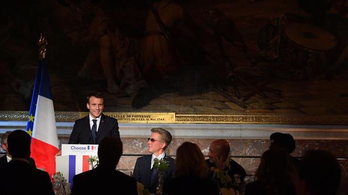 Macron reçoit les patrons étrangers pour leur vanter ses réformes