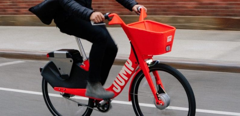 Après avoir cambriolé une banque, ce génie s’enfuit en trottinette électrique en libre service