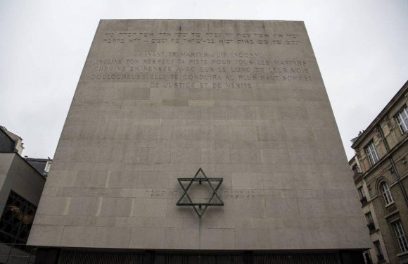 A l&rsquo;heure de la disparition des « témoins » de la Shoah, comment faire perdurer leur mémoire ?