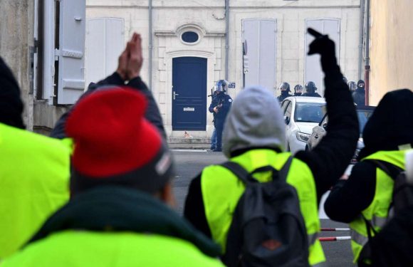 Les « foulards rouges » organisent la riposte face aux « gilets jaunes »