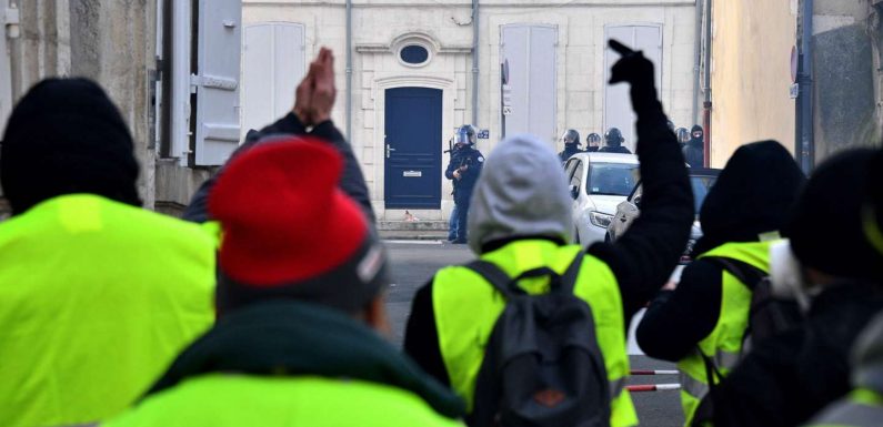 Les « foulards rouges » organisent la riposte face aux « gilets jaunes »