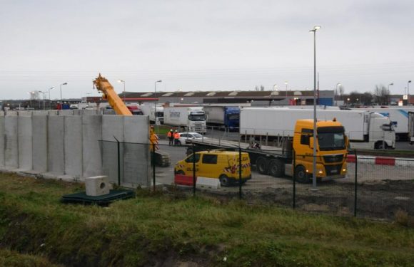 Après le mur de Donald Trump, le mur anti-migrants de Total